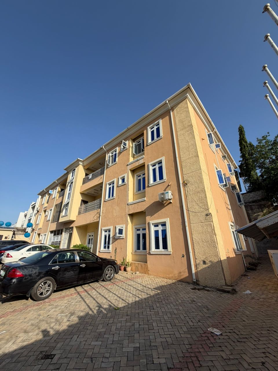 4 BEDROOM APARTMENT WITH ANTE ROOM