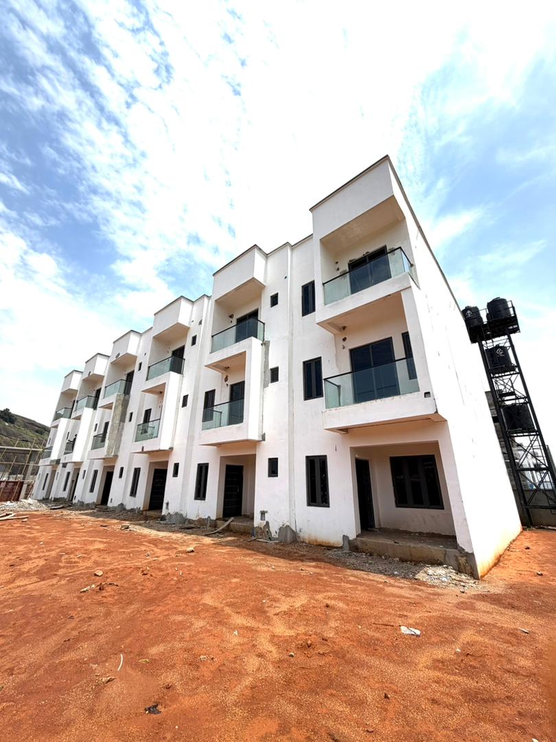 4 BEDROOM TERRACE DUPLEX WITH BQ