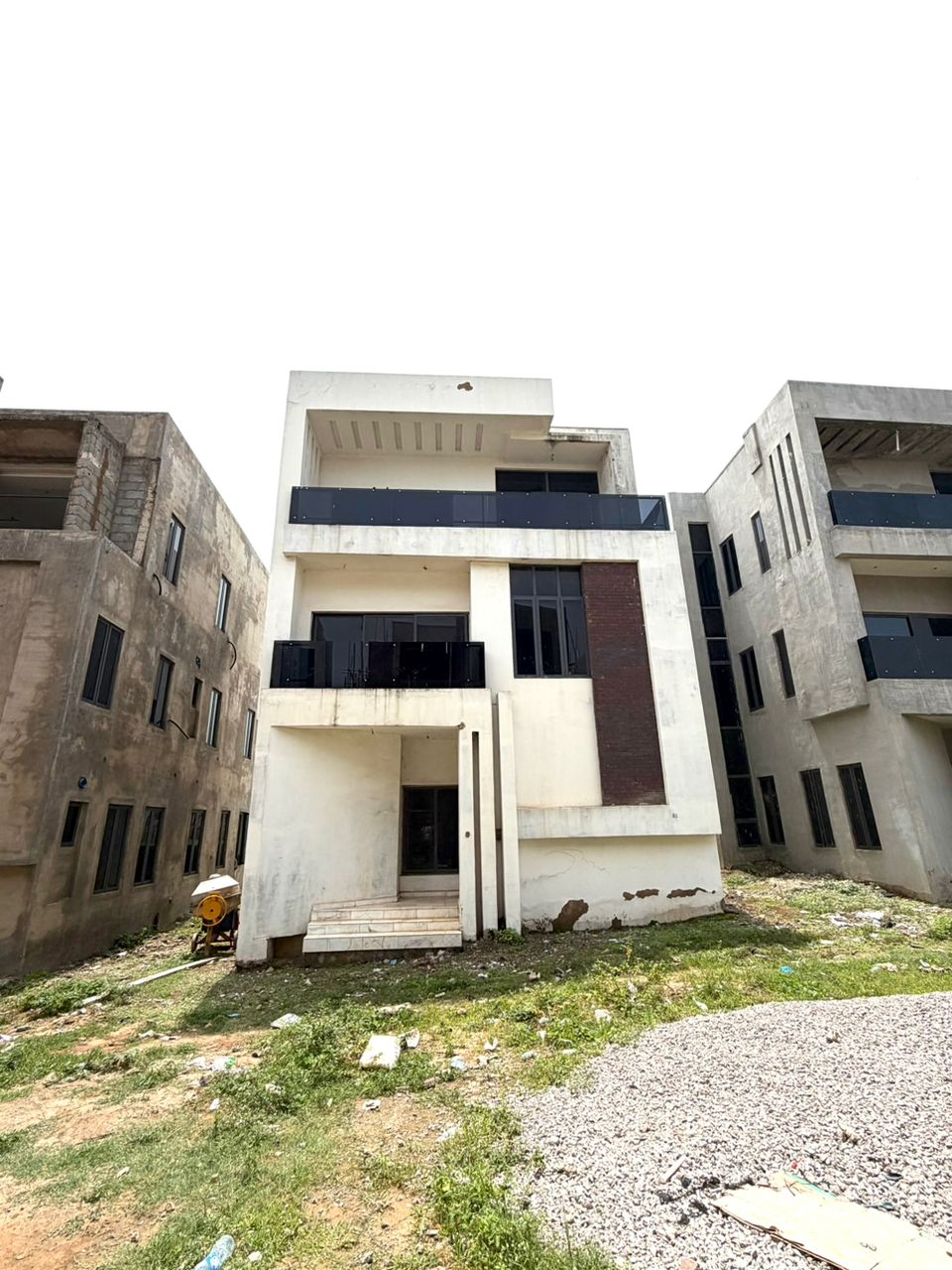 5 BEDROOM FULLY DETACHED DUPLEX WITH BQ