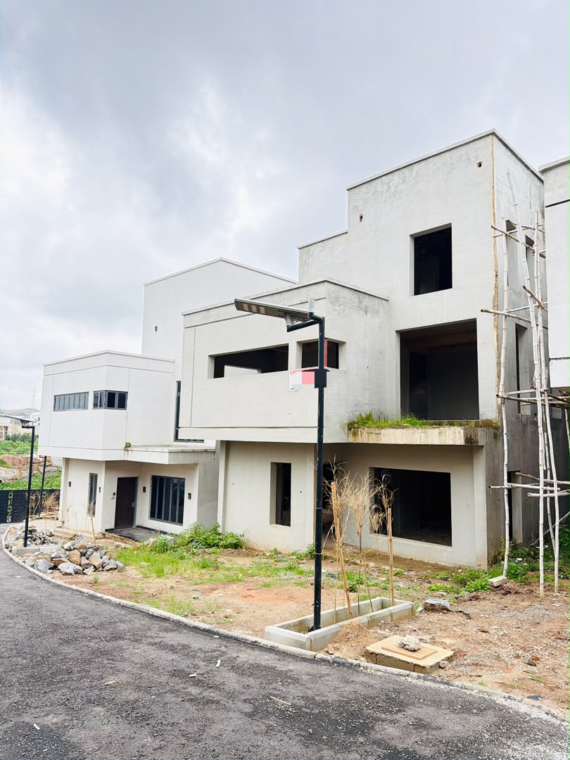 5 BEDROOM FULLY DETACHED DUPLEX WITH BQ FOR SALE (semi-finished)