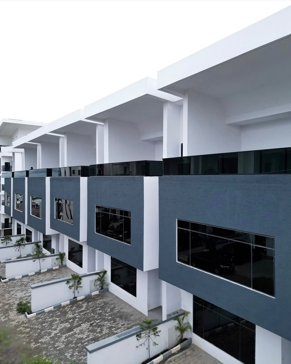 4 BEDROOM TERRACE DUPLEX WITH BQ FOR SALE.