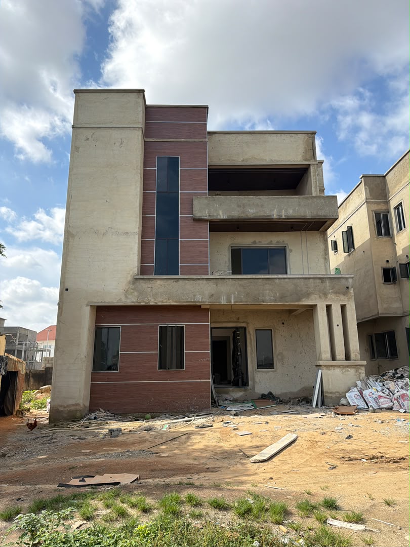5 BEDROOM FULLY DETACHED DUPLEX WITH BQ